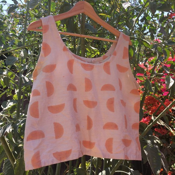 po-em Tops - PO-EM Women’s Sleeveless Tank Top in cream with Peach Print